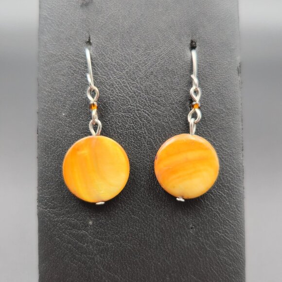 Silver Plated Round Yellow Shell Handmade Dangle Earrings A6314 - Picture 1 of 5